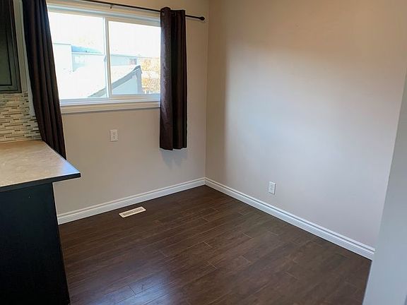 4th image of 393 Thicket Dr