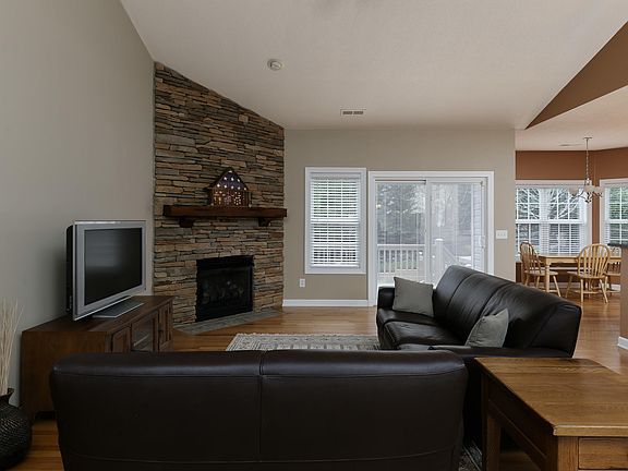 4th image of 30 Lake View E Drive