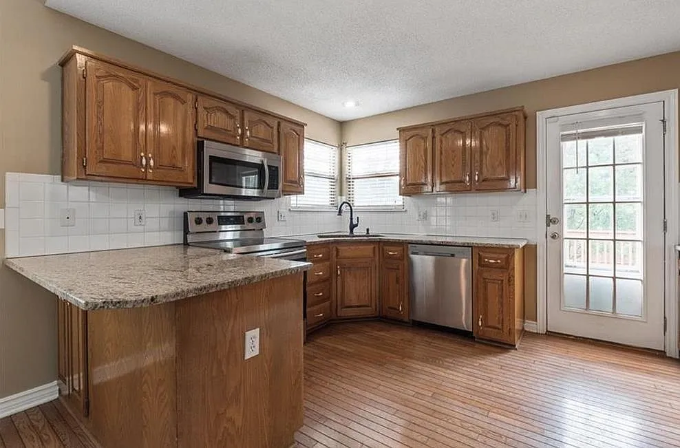 4 bed, 2168 sqft, $2,750 — Photo 4
