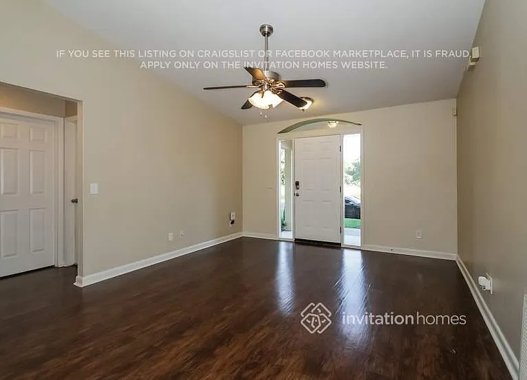 1661 New London St — Photo 5
