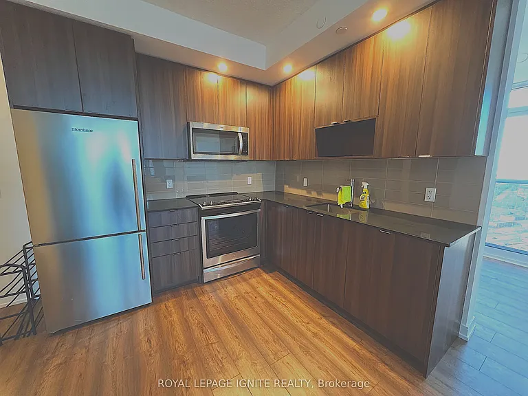 225 Village Green Sq #2808 — Photo 2