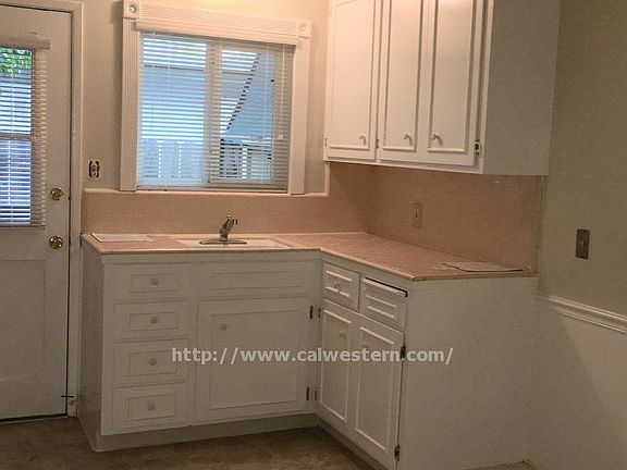 5th image of 3903 Hamilton Ave APT 2