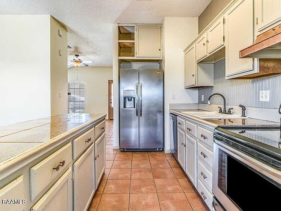 5th image of 123 Pebble Beach Dr