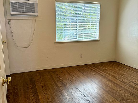 4th image of 2813 P St #16