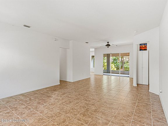 5th image of 1883 Woodfield Cir