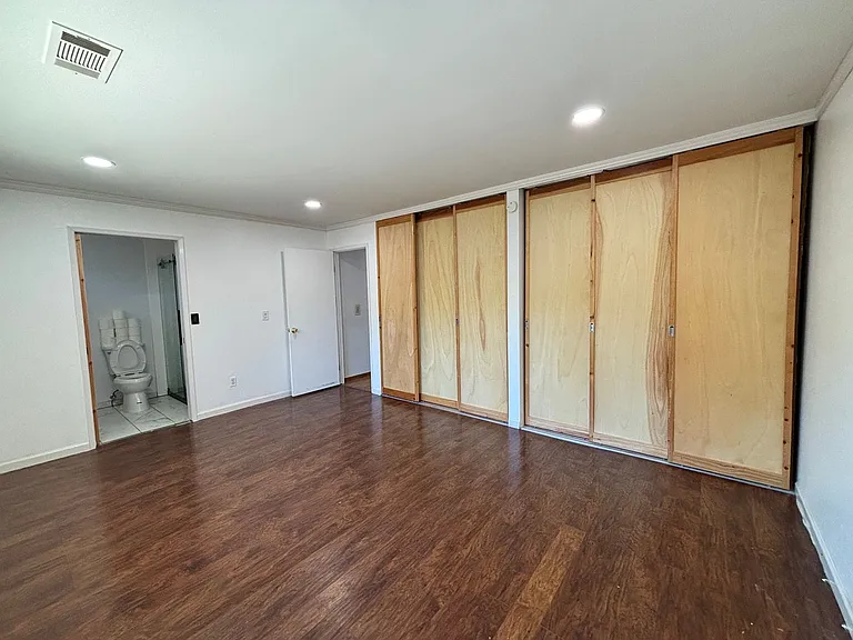 2102 California Dr — Photo 23