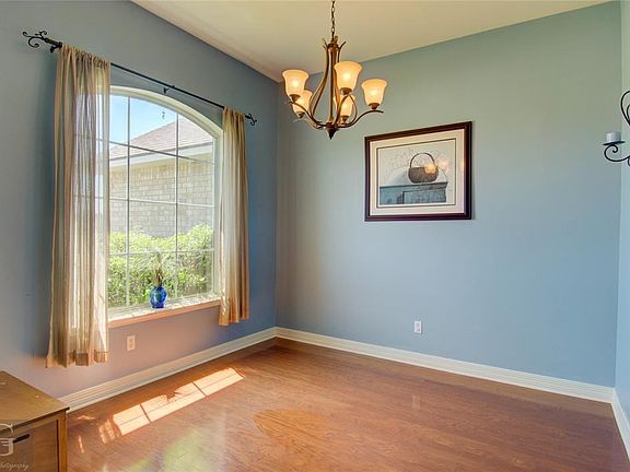 2nd image of 405 Wilkins Ln