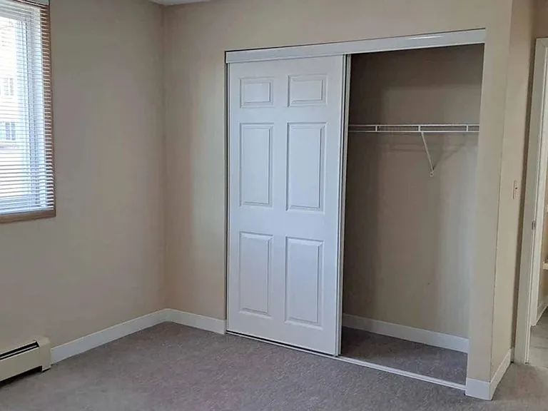 Twin Lakes Apartments — Photo 11