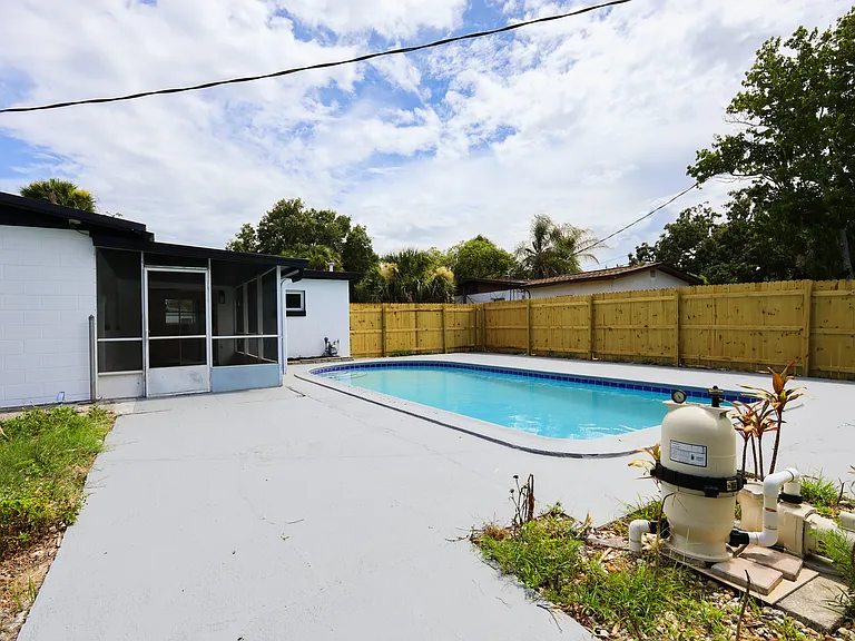 1810 Dixon Blvd — Photo 33