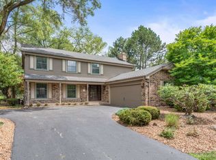 8015 Winter Cir, Downers Grove, IL 60516