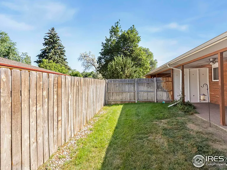 2216 Albany Ct — Photo 8