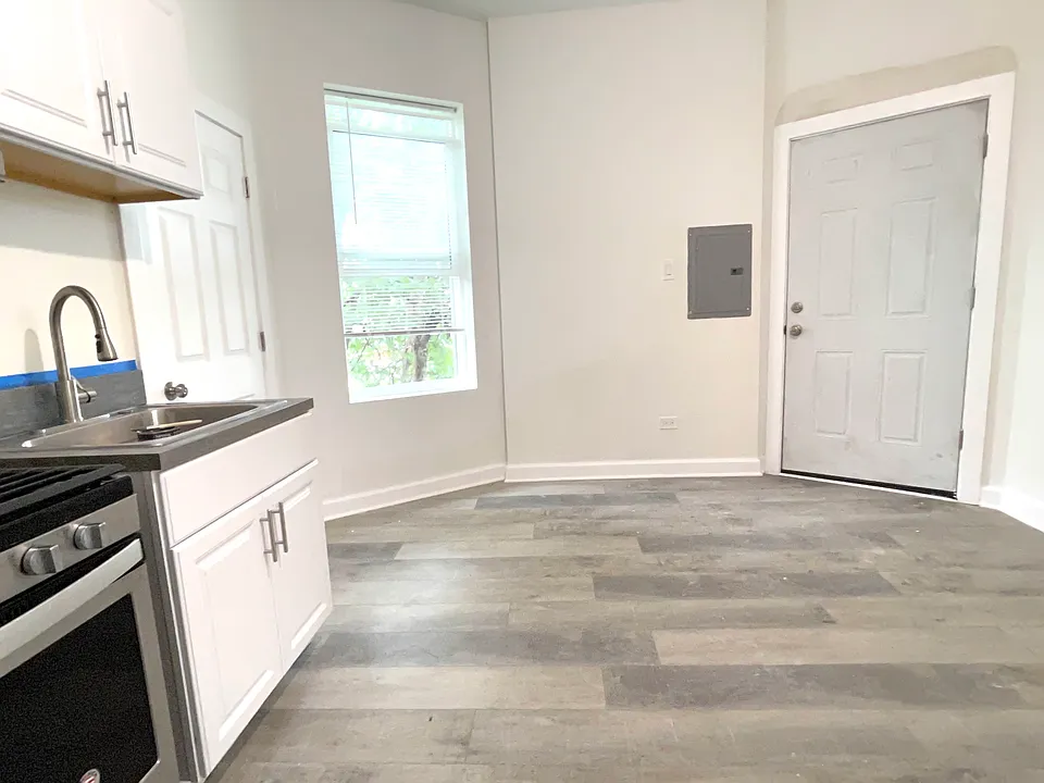 5124 S Michigan Ave #2M