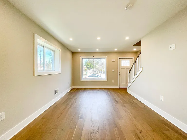 1267 Emerson St NE — Photo 6