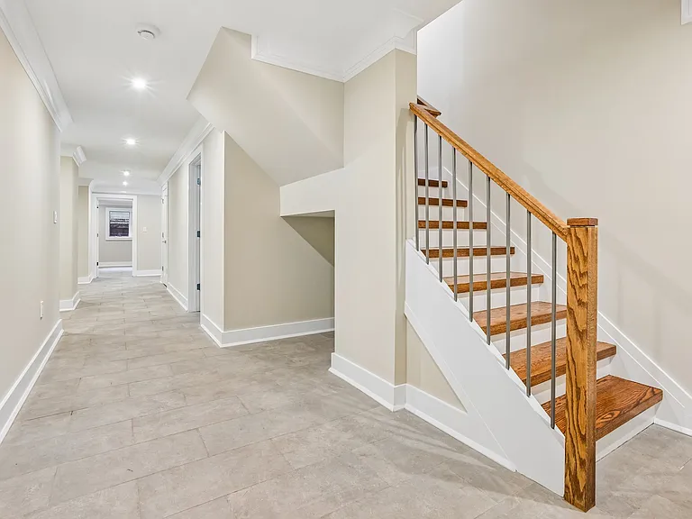 211 Warwick Ave #1 — Photo 31