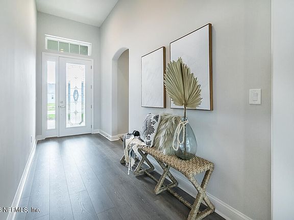 3rd image of 121 COUNTRY FERN Drive
