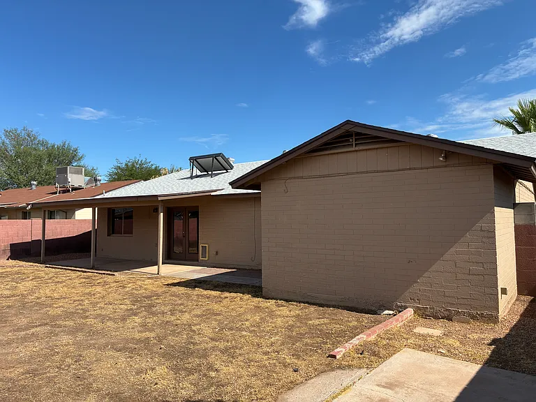 602 W Wickieup Ln — Photo 34