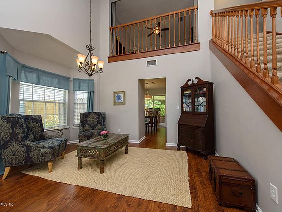 3rd image of 4818 Victoria Chase Ct