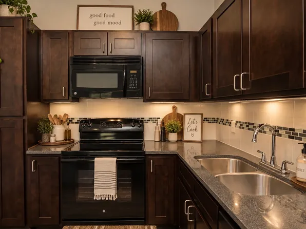 City Center Apartment Homes