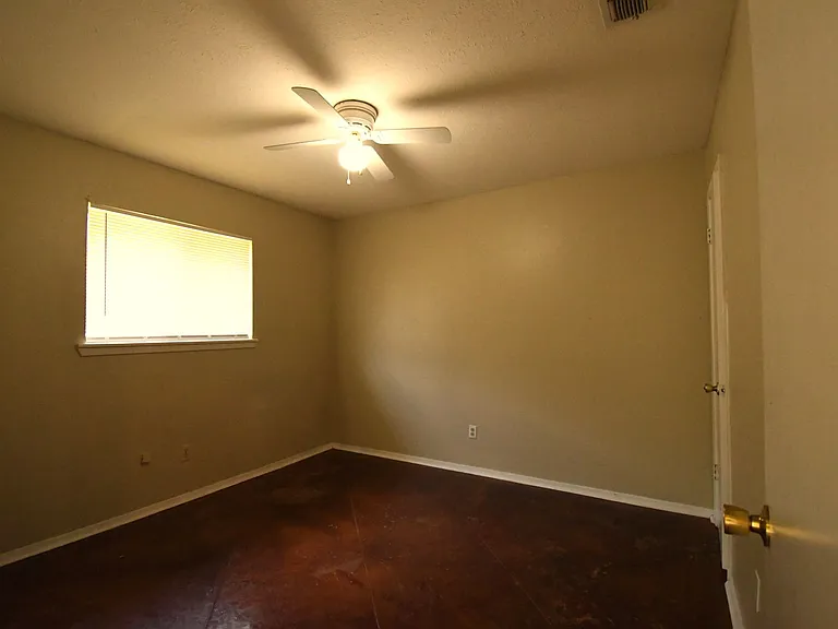 102 Parklane Dr — Photo 13