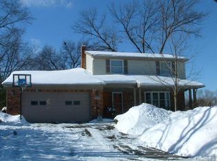 6069 Huxley St, Commerce Township, MI 48382