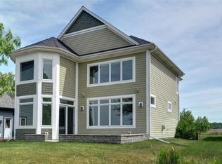 34336 Venice Beach Rd, Oconomowoc, WI 53066