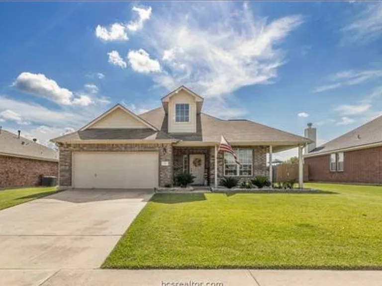 215 Boulder Dr — Photo 1