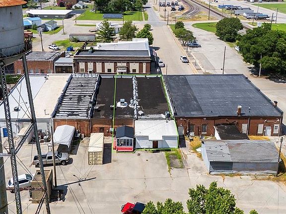 3rd image of 110 E Main Ave