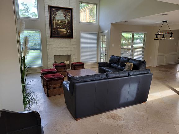 5th image of 1407 Bay Hill Dr