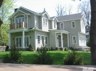 2 Leeds Dr, Port Washington, NY 11050