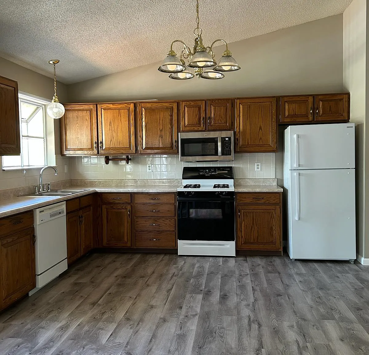 3 bed, 1502 sqft, $2,450 — Photo 2