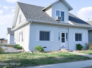 208 E Plum St, Doniphan, NE 68832