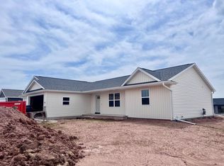 2001 Red Fox Ln, Kaukauna, WI 54130
