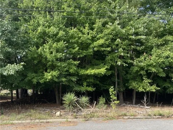 128 W Rexford Dr, Newport News, VA 23608