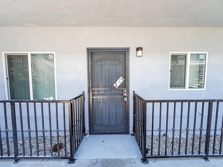 10374 Long Beach Blvd #1M — Photo 3