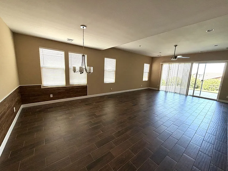 2206 Calgary Dr — Photo 9