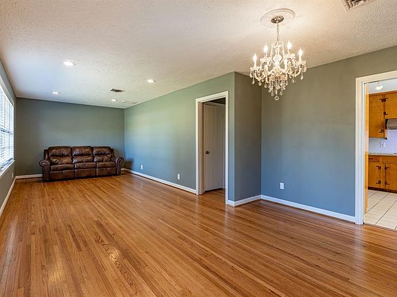 5th image of 3202 Dartmouth Dr