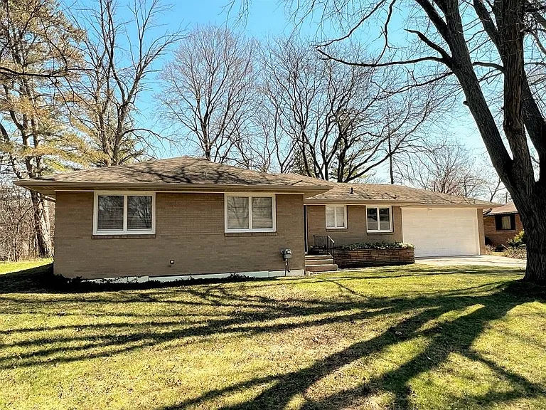 4504 Chatham Dr — Photo 1