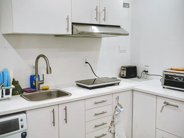 31 Barletta Dr #1, Vaughan, ON L6A 4H5