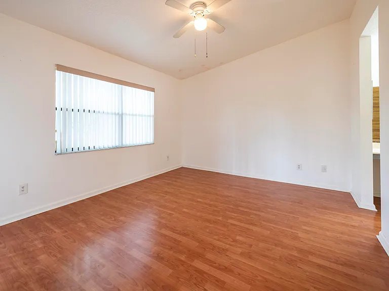 9641 Riverside Dr #F1 — Photo 9