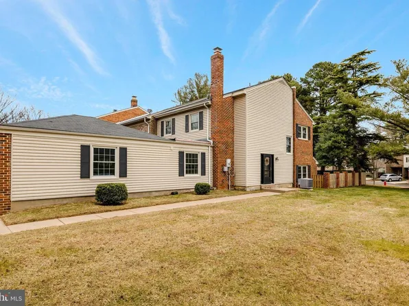 1008 Moore Pl SW, Vienna, VA 22180