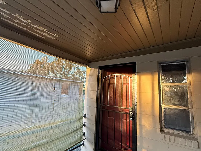 1052 Milnor St — Photo 5