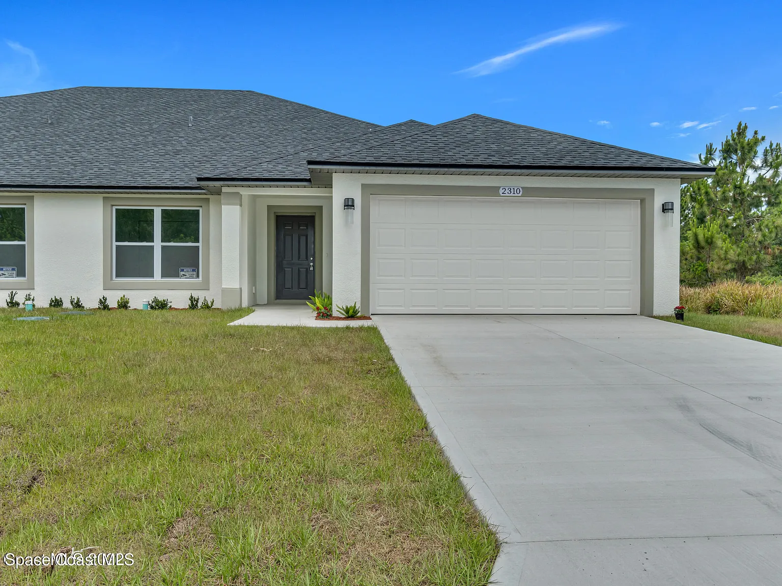 3 bed, 2.0 bath, 1800 sqft, $2,300 — Photo 1