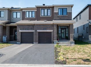 646 Hamsa St, Ottawa, ON K2J 6Z7