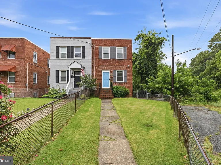 3101 E St SE — Photo 2