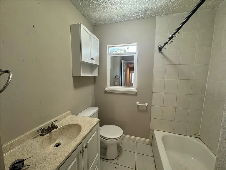 814 Globe St — Photo 9