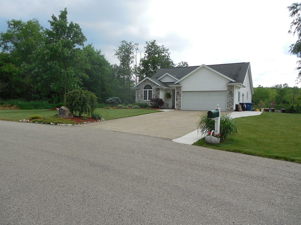 1st image of 1008 Hidden Ponds Dr