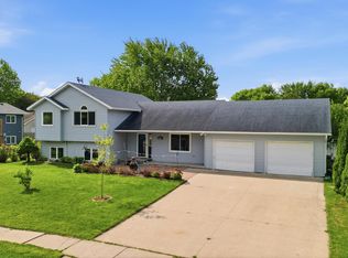 1667 Knights Dr, North Mankato, MN 56003
