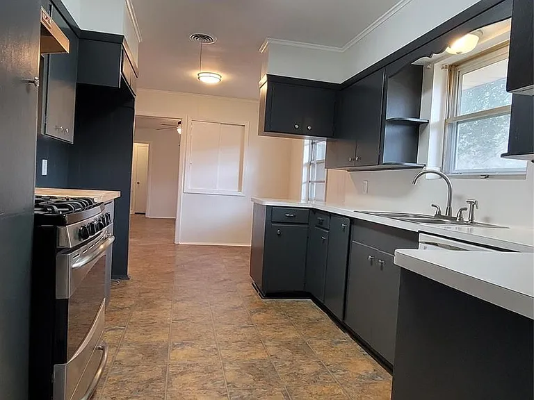 801 Rosewood Dr — Photo 11