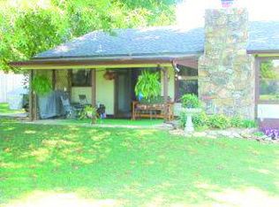 602 W 5th St, Grove, OK 74344