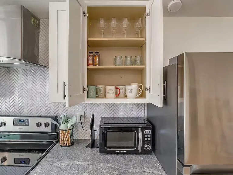 7851 Maiden Ln — Photo 33